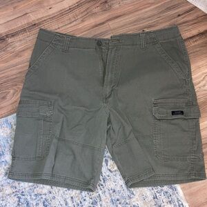 Wrangler - Men's Olive Green Cargo Shorts